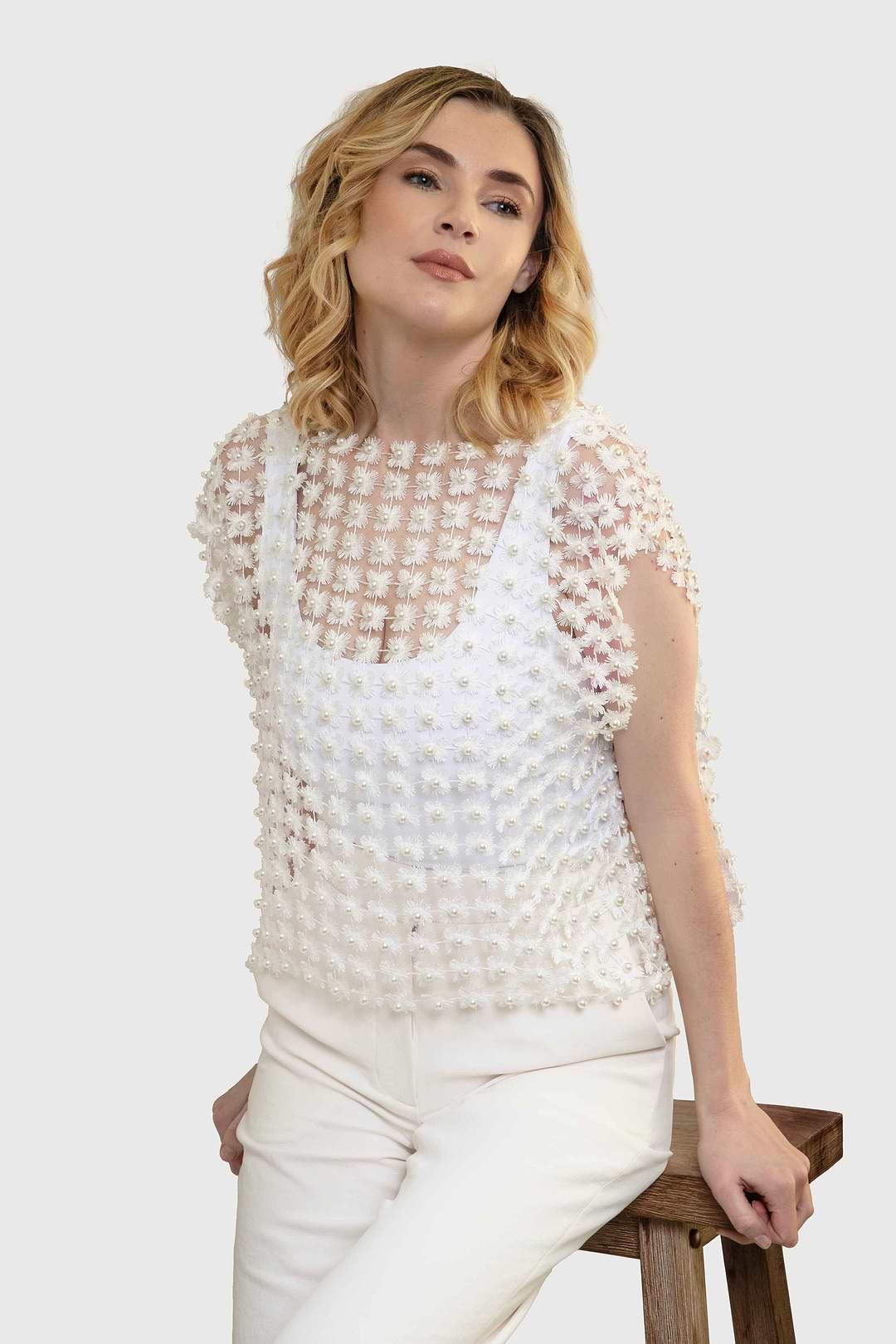 Floral Shell Pearl Capelet - White