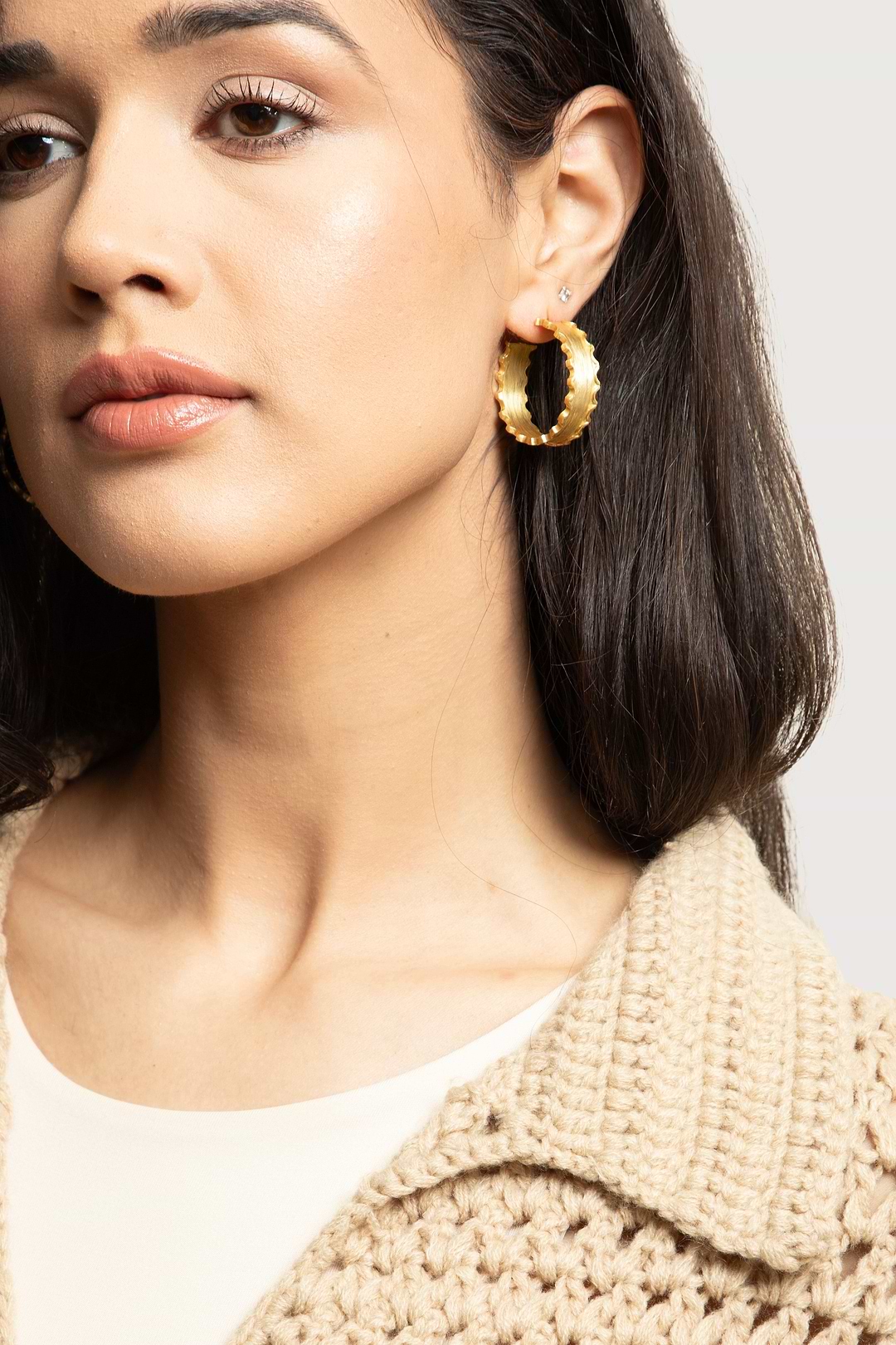 Scalloped Hoop Earrings - Gold