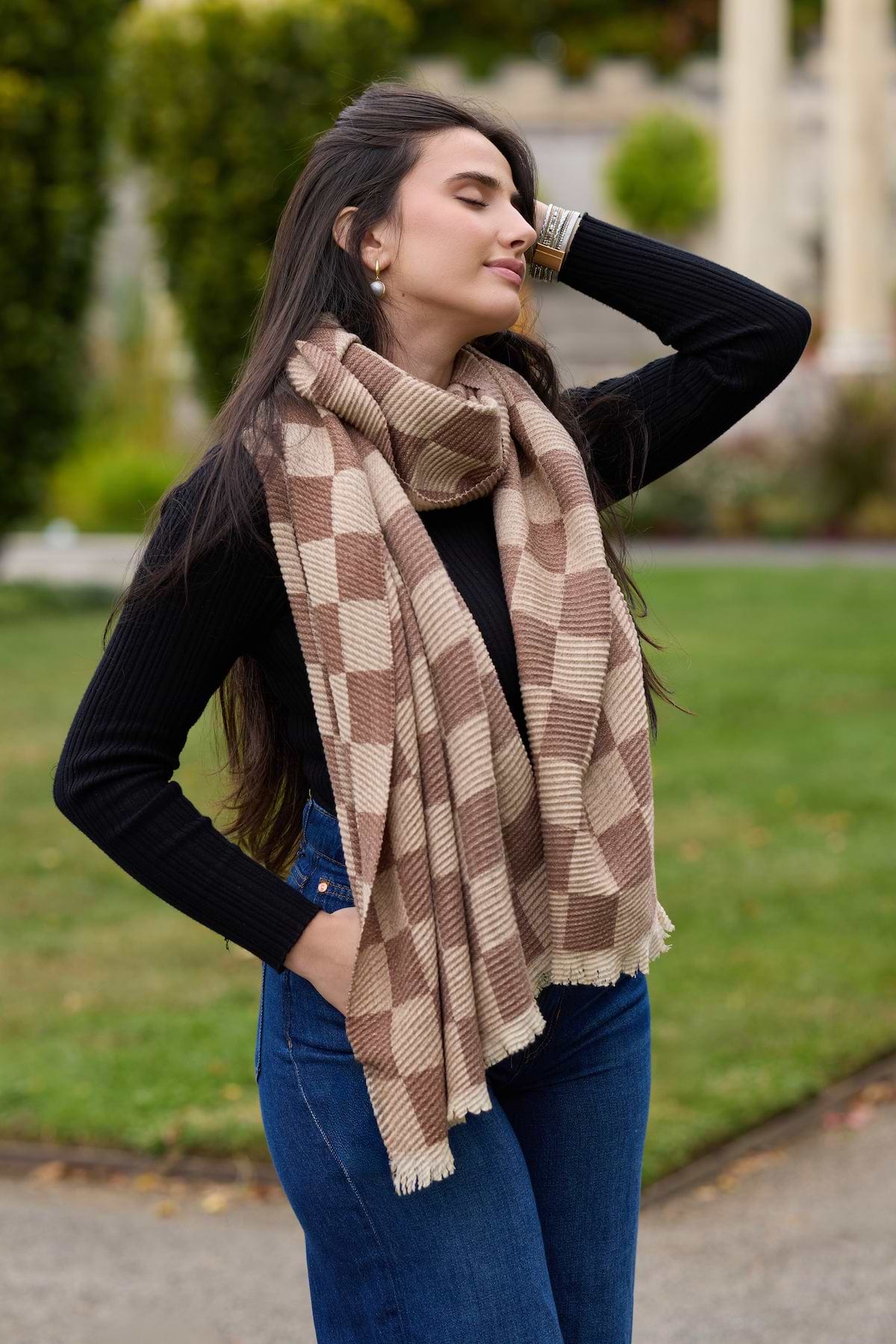 Crinkled Checkered Scarf | SAACHI