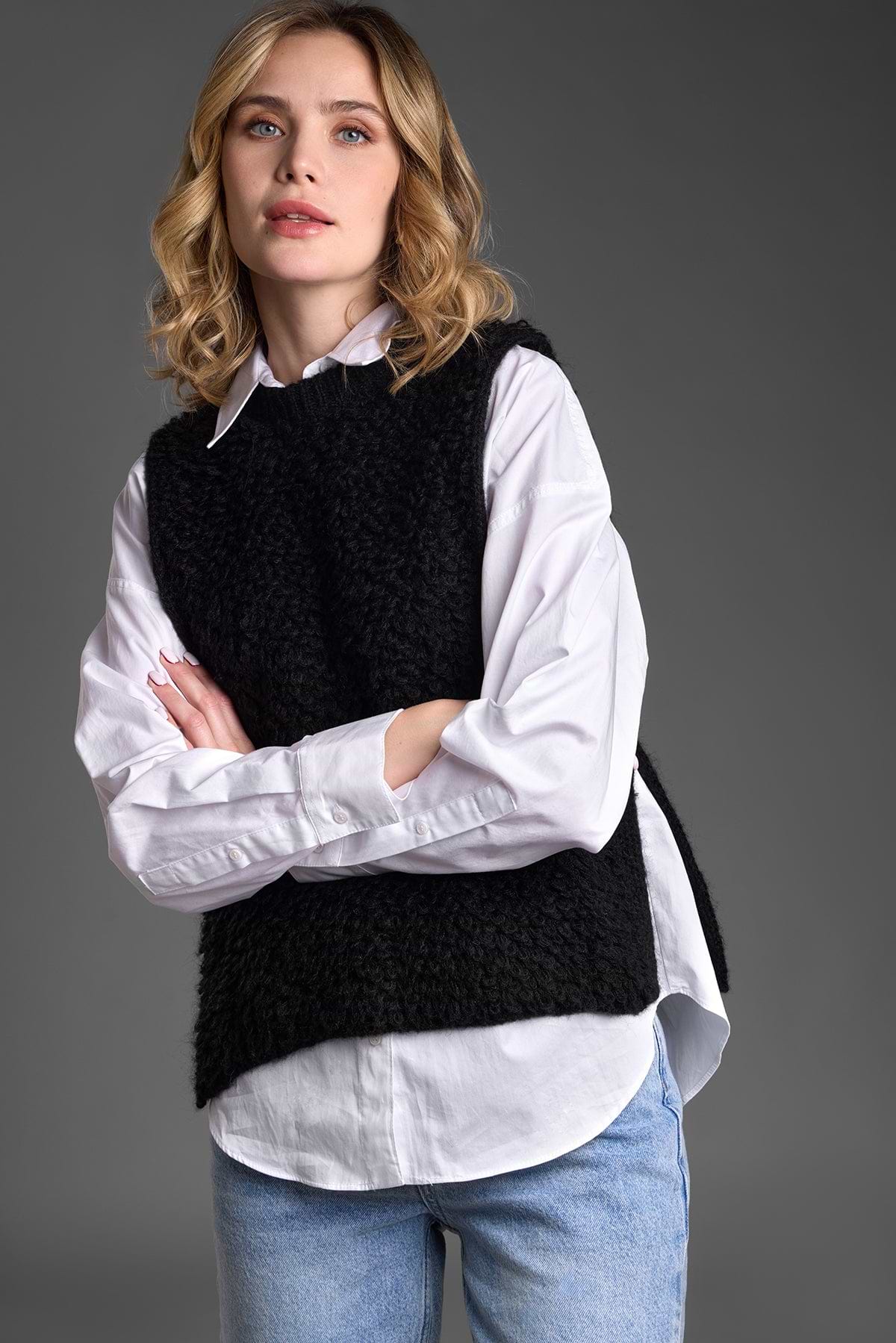 Looped Knit Sweater Vest - Black