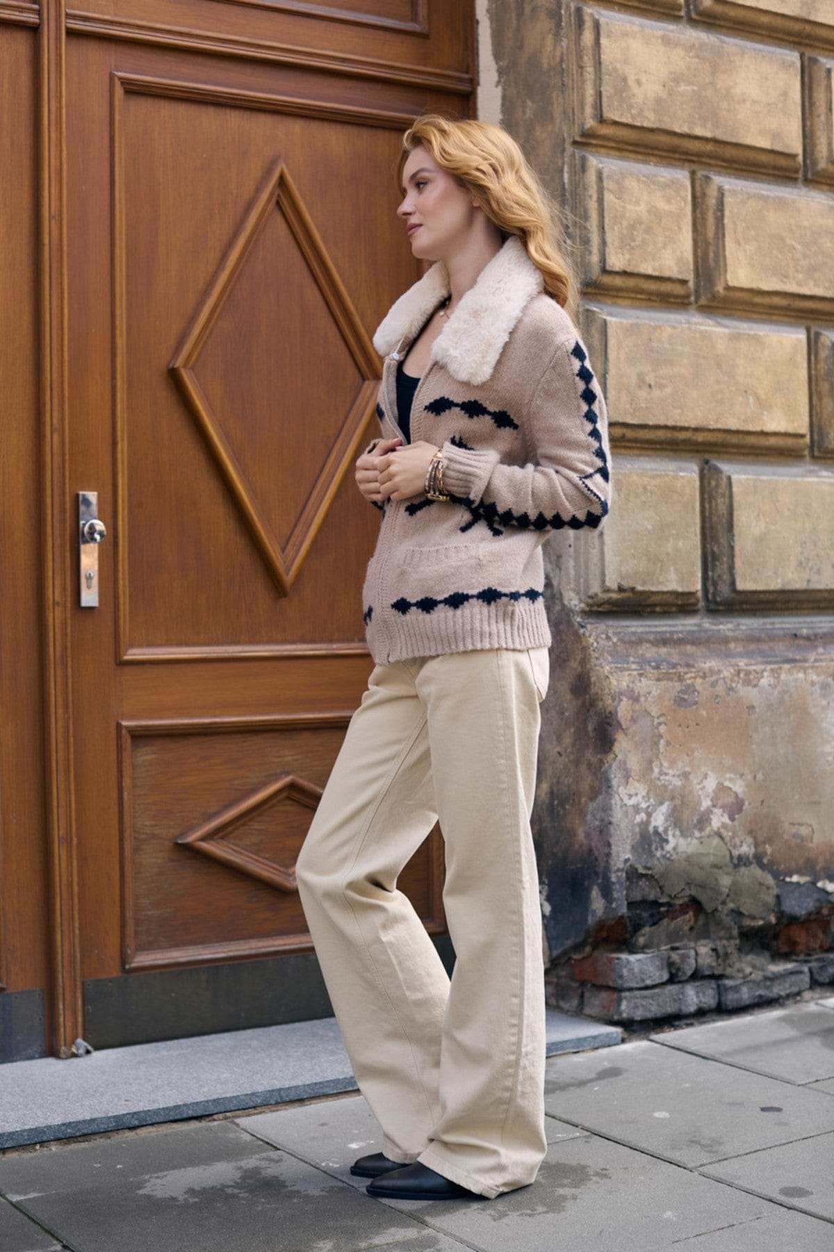 Fur Collar Horse Knit Jacket - Beige