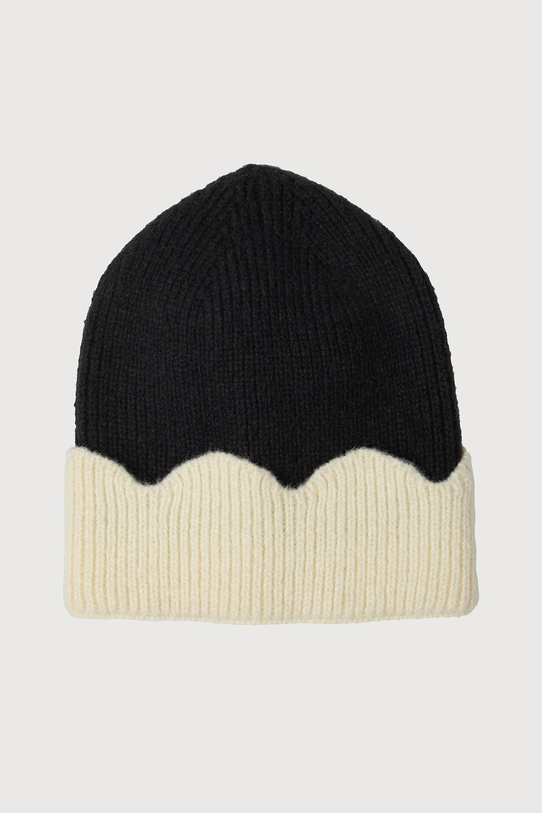 Scallop Trim Knit Beanie - Black & White