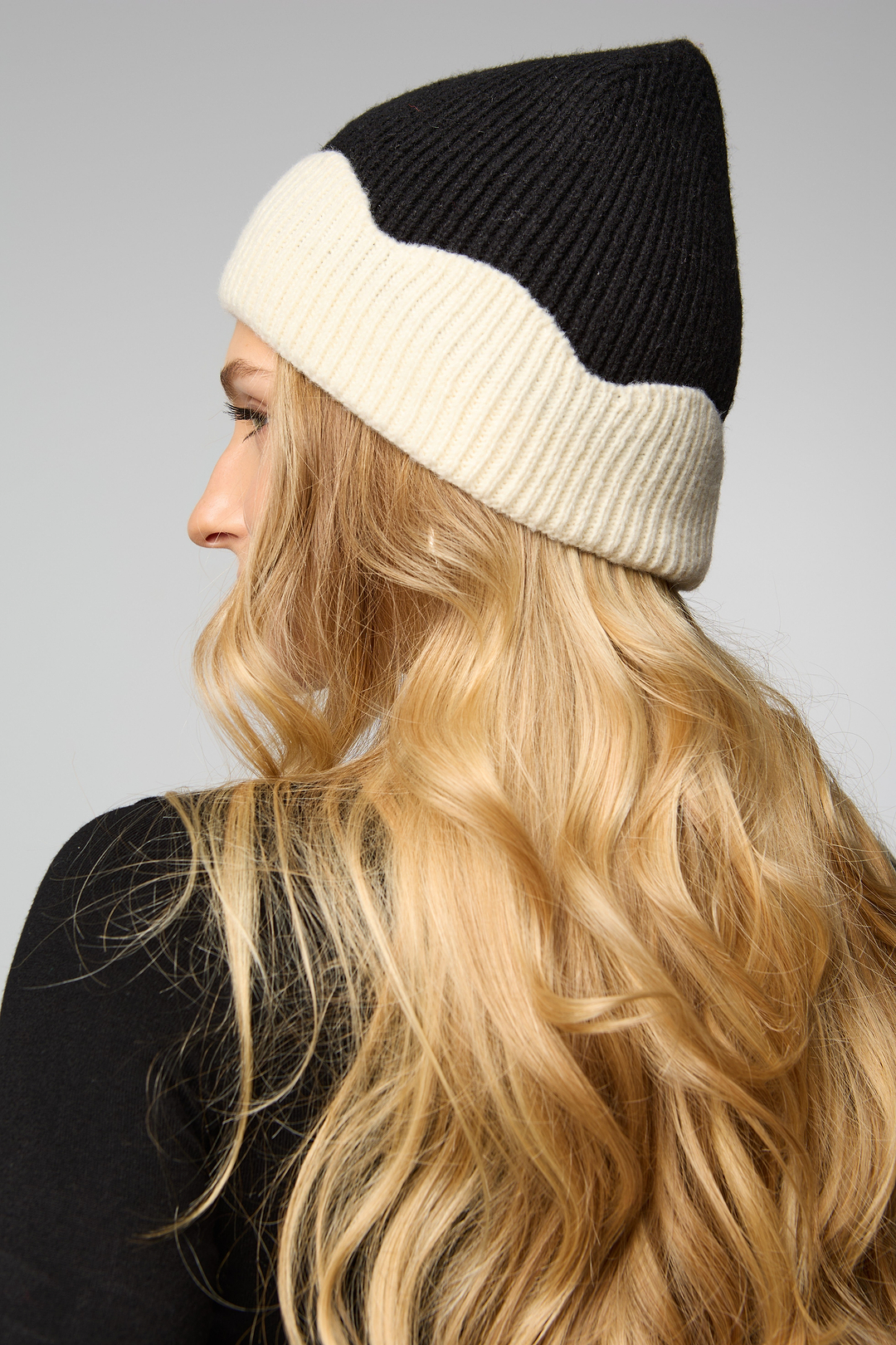 Scallop Trim Knit Beanie - Black & White
