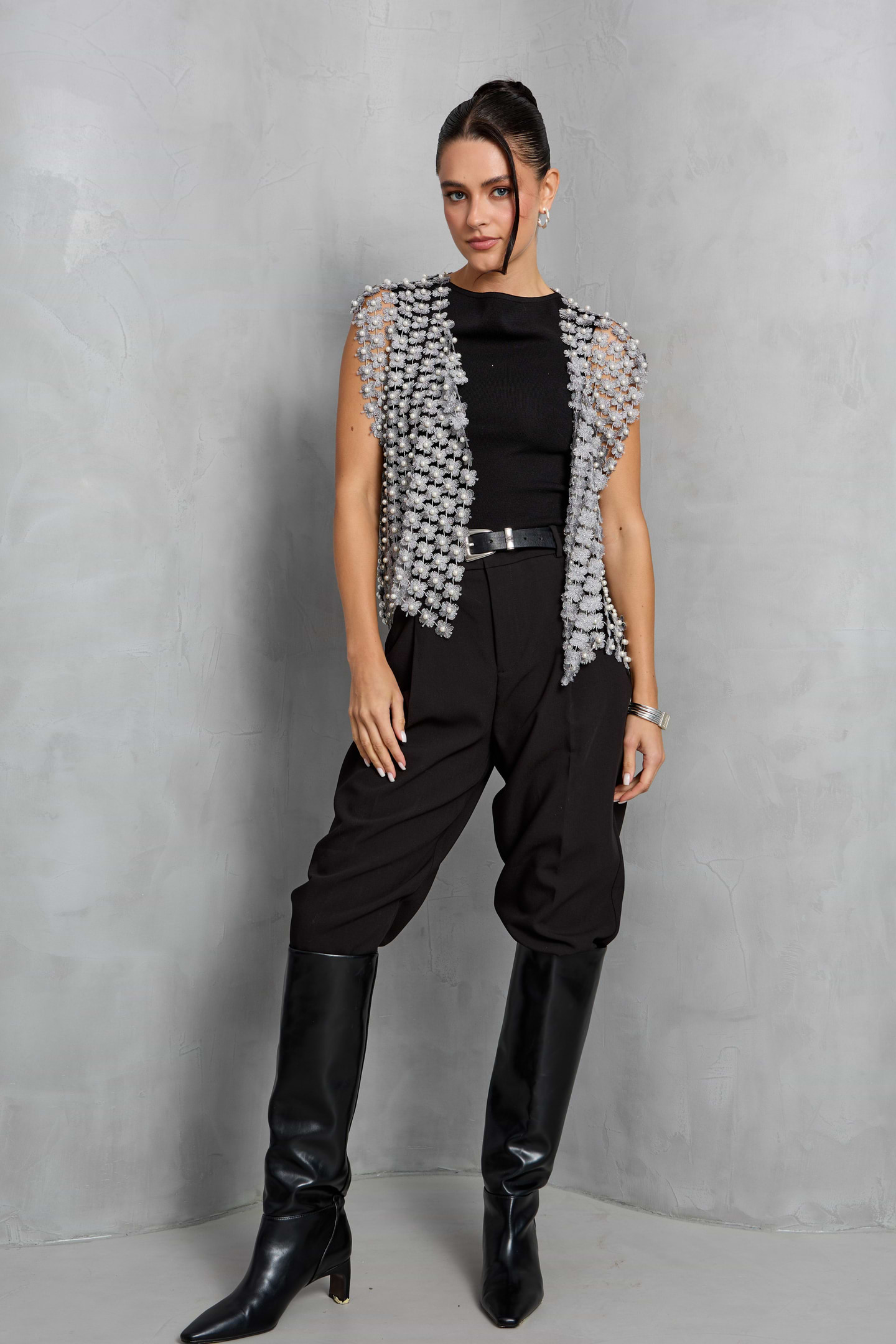 Floral Shell Pearl Capelet - Silver