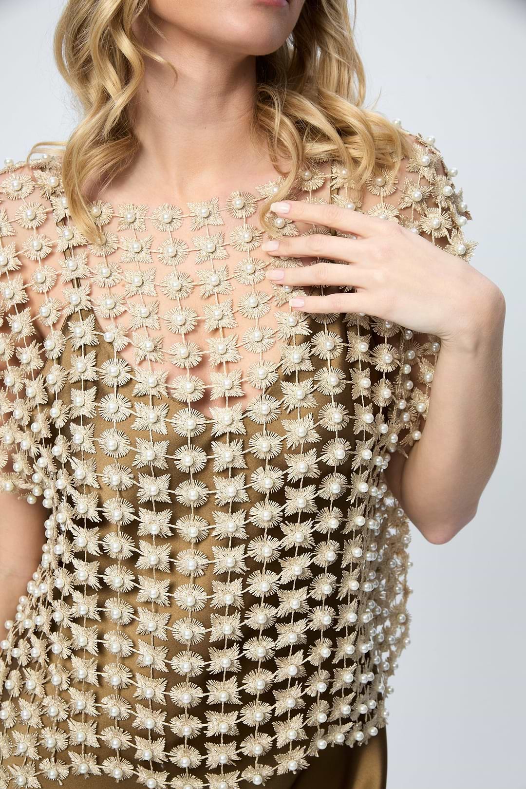 Floral Shell Pearl Capelet - Linen