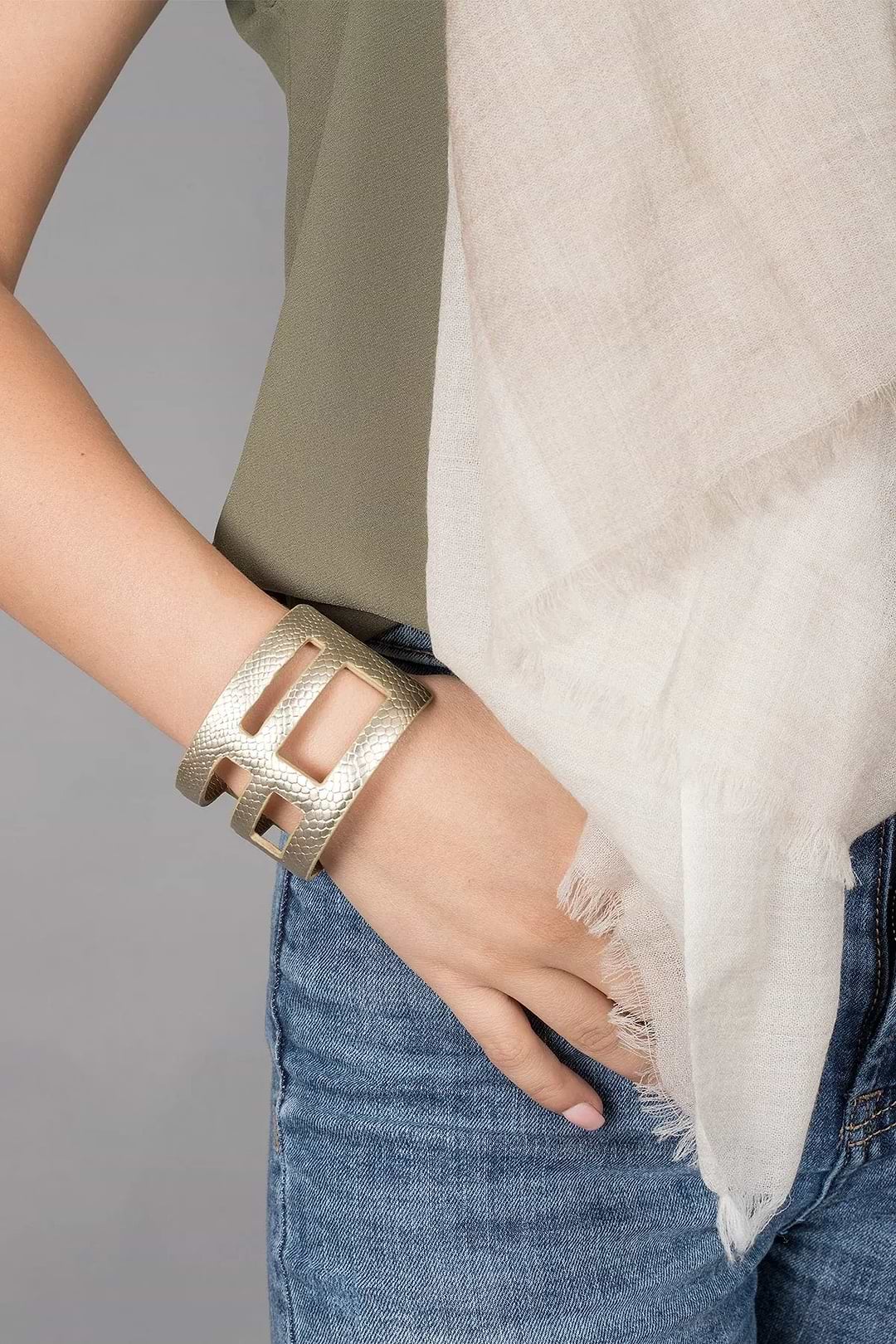 Jaanavar Cuff Bracelet Gold