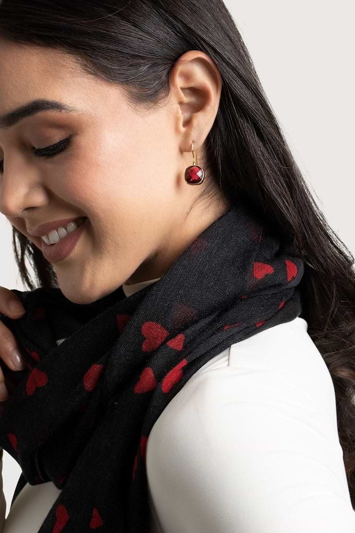 Wool Heart Scarf - Black