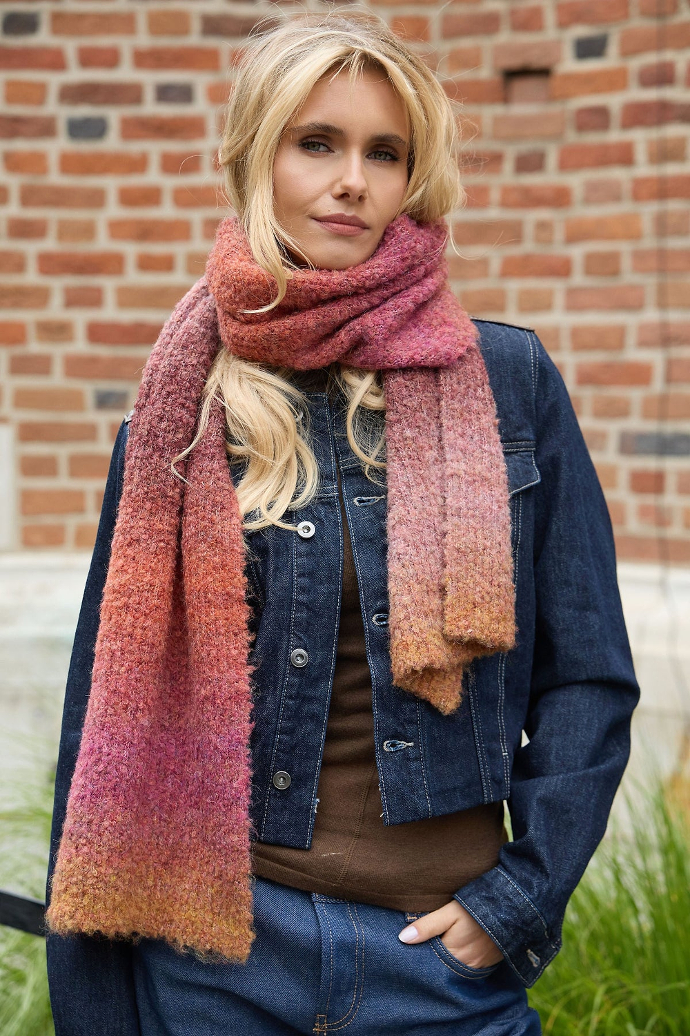 Gradient Knit Scarf - Pink