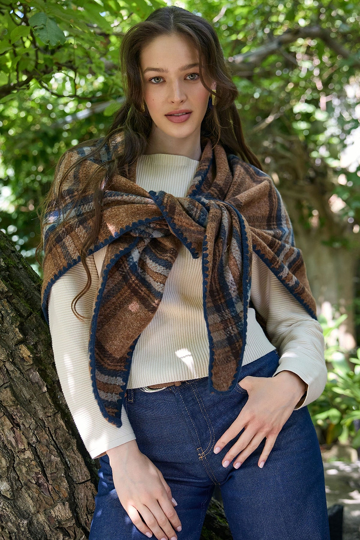 Knitted Plaid Triangle Shawl - Blue Multi