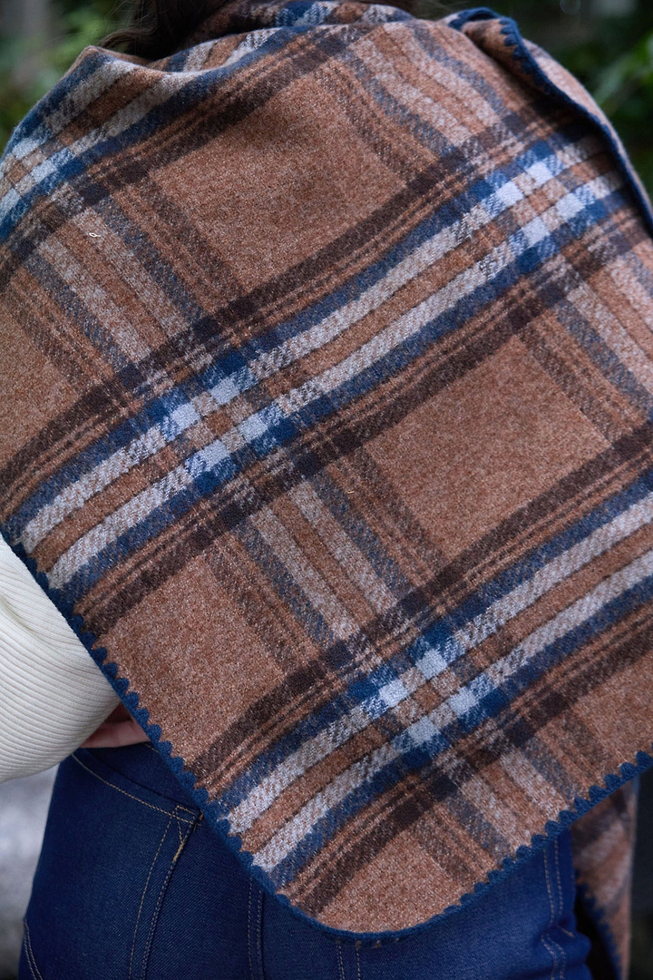 Knitted Plaid Triangle Shawl - Blue Multi
