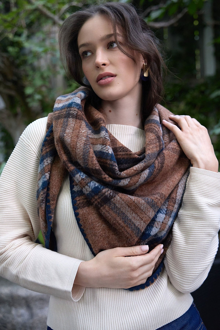 Knitted Plaid Triangle Shawl - Blue Multi