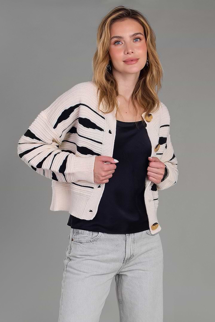 Zebra Buttoned Knit Cardigan - White