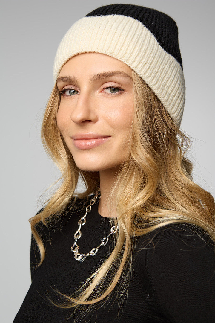 Scallop Trim Knit Beanie - Black & White