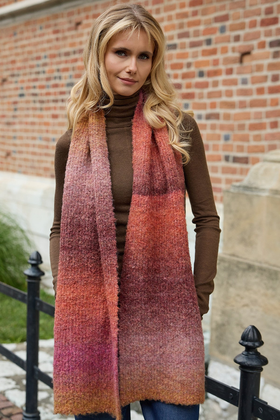 Gradient Knit Scarf - Pink
