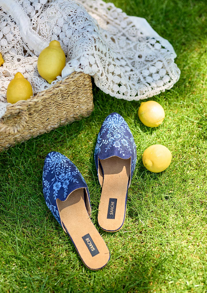 Flower and Leaf Motif Shoe Pointed Flat Mule - Navy