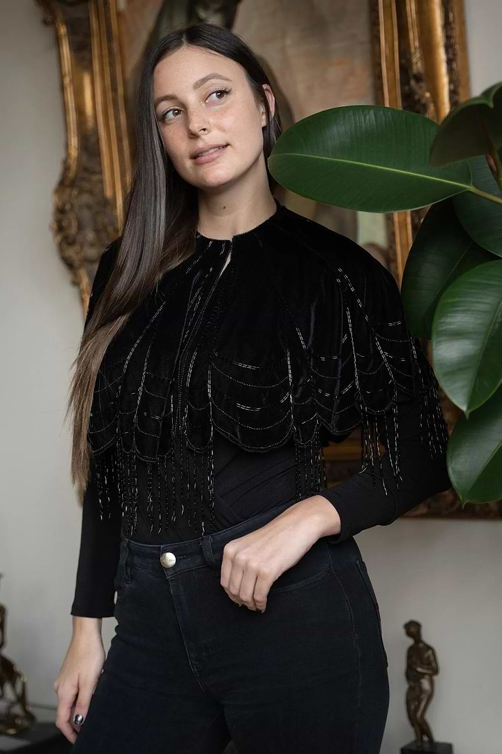 Scallops Embellished Velvet Capelet - Black