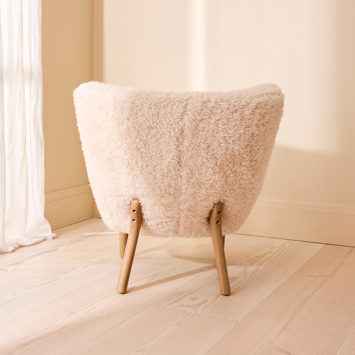 Chester - Fur Accent Chair Cream & Warm Wood