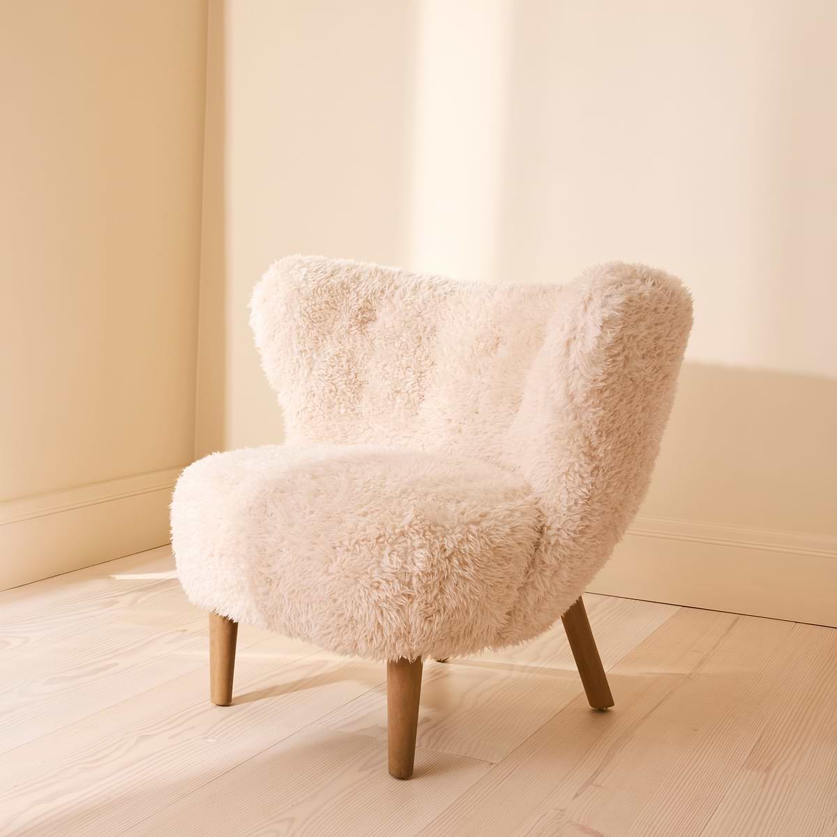 Chester - Fur Accent Chair Cream & Warm Wood