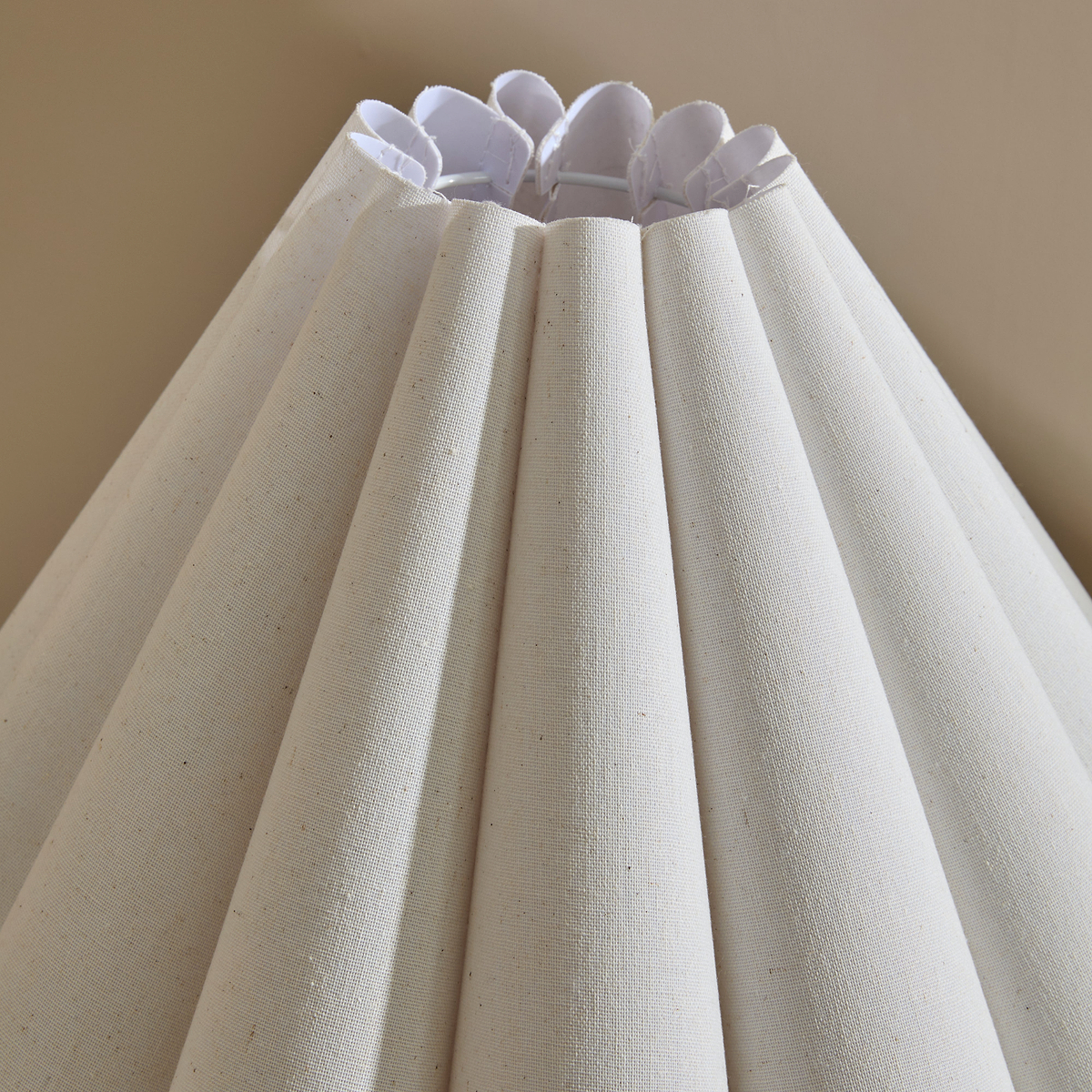 Orla - Chocolate Gloss Ceramic Scallop Shade Table Lamp