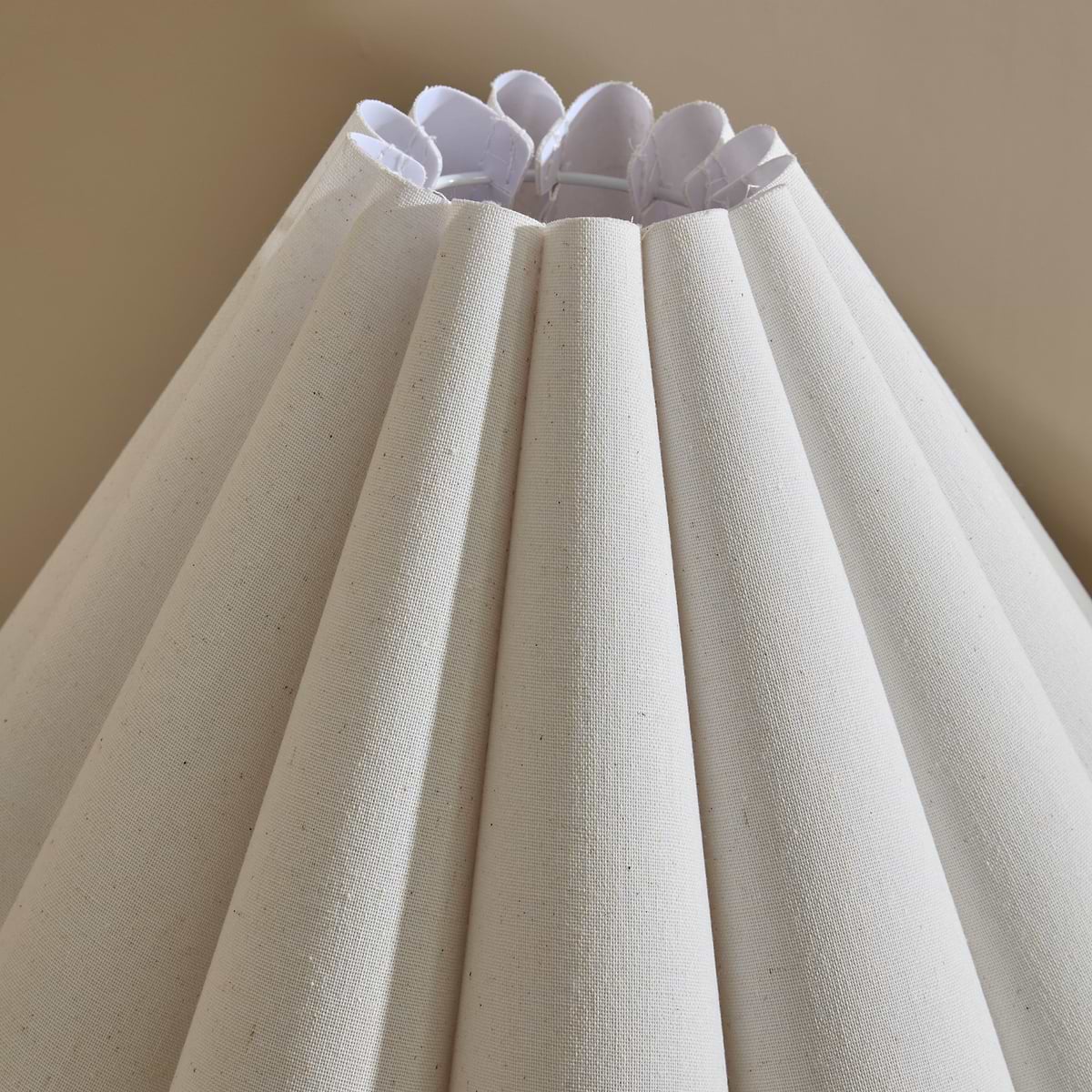 Orla - Chocolate Gloss Ceramic Scallop Shade Table Lamp