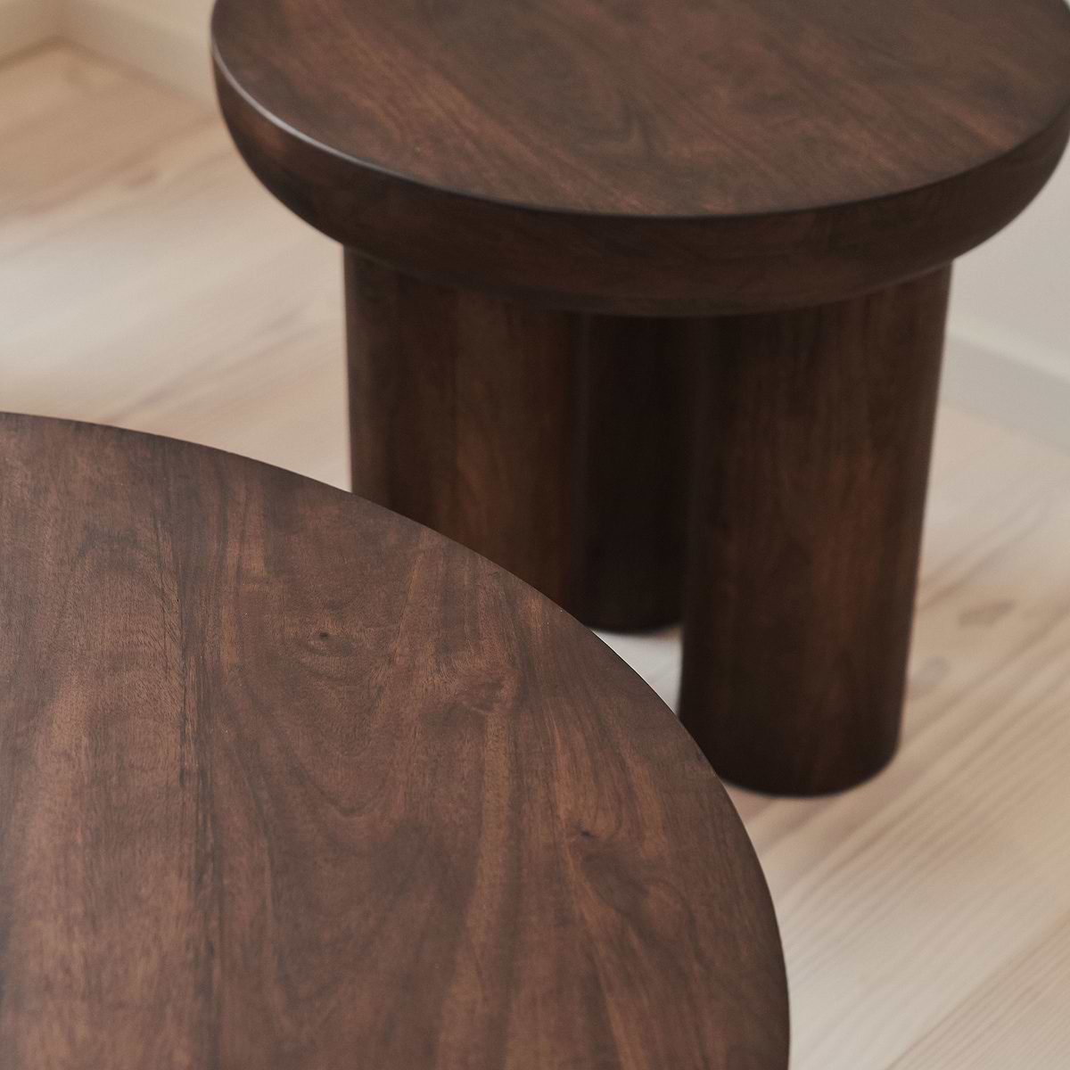 Vermont - Dark Wood Premium Round Coffee Table