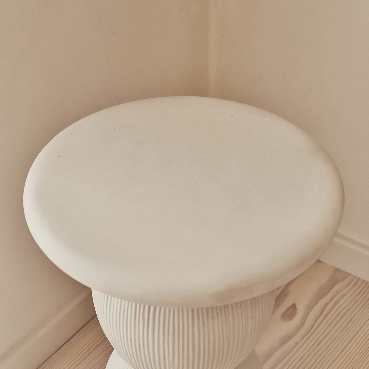 Leonardo - Minimal Concrete Ball Side Table