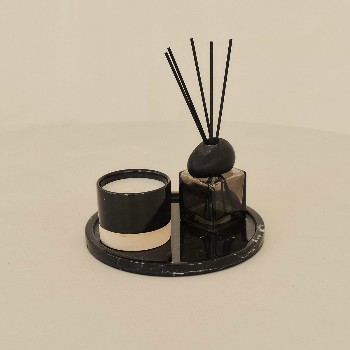 Travara - Black Marble Round Decorative Tray