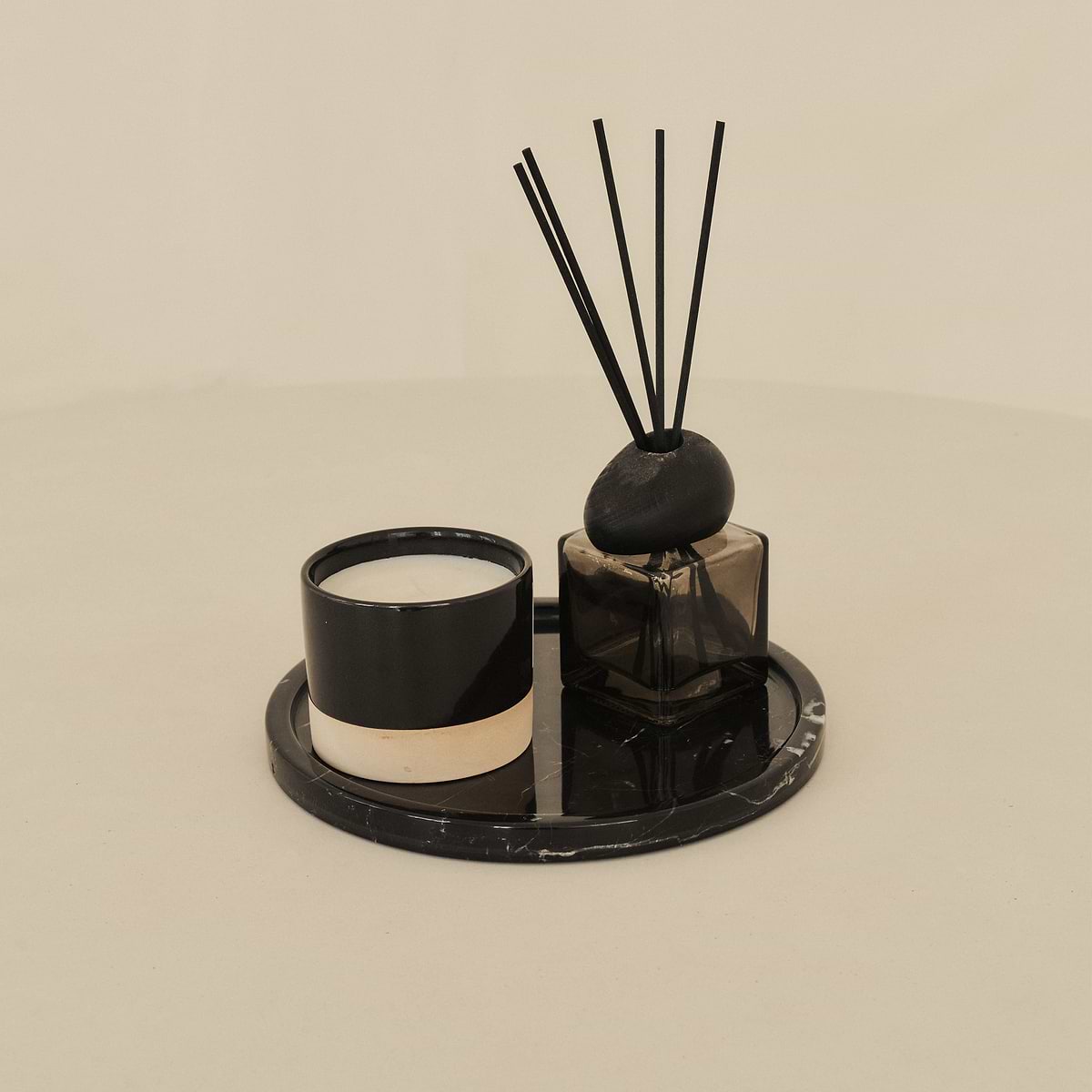 Travara - Black Marble Round Decorative Tray