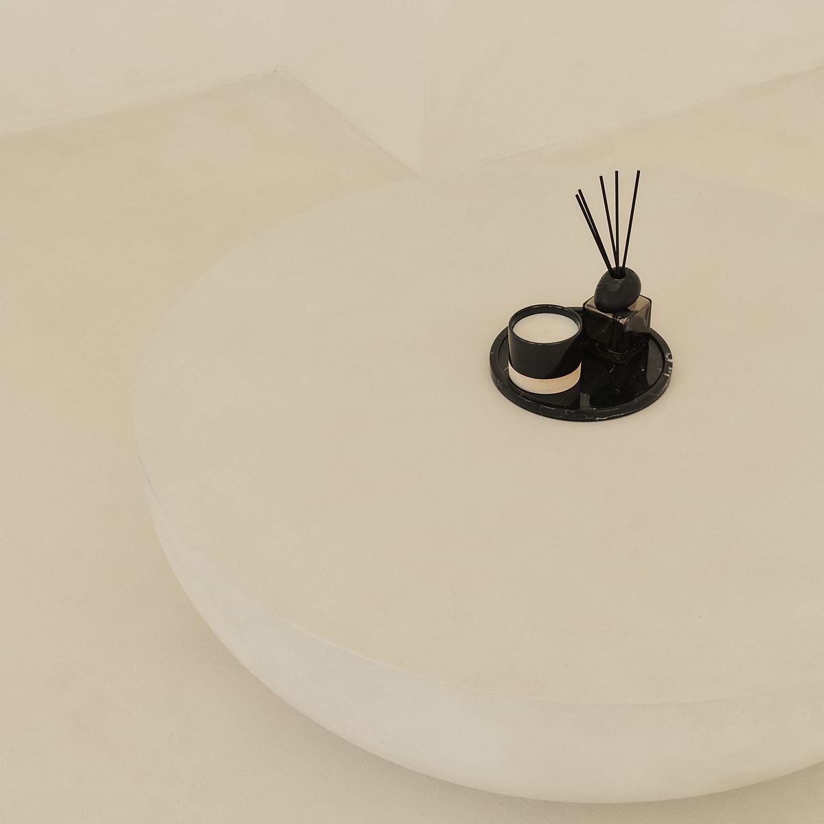 Travara - Black Marble Round Decorative Tray