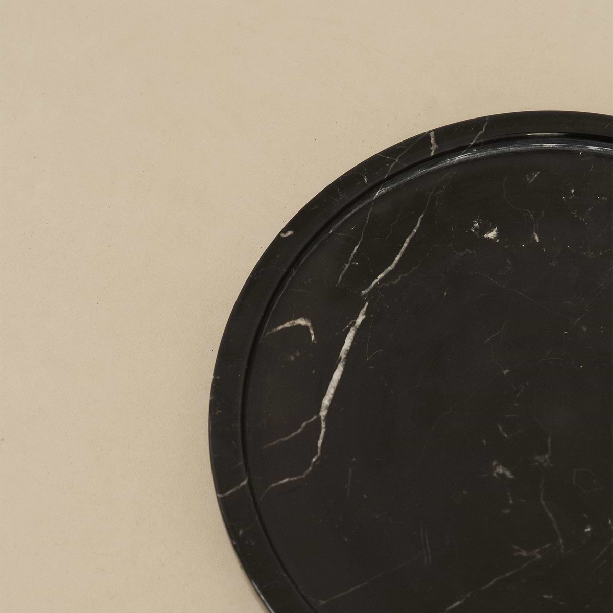 Travara - Black Marble Round Decorative Tray