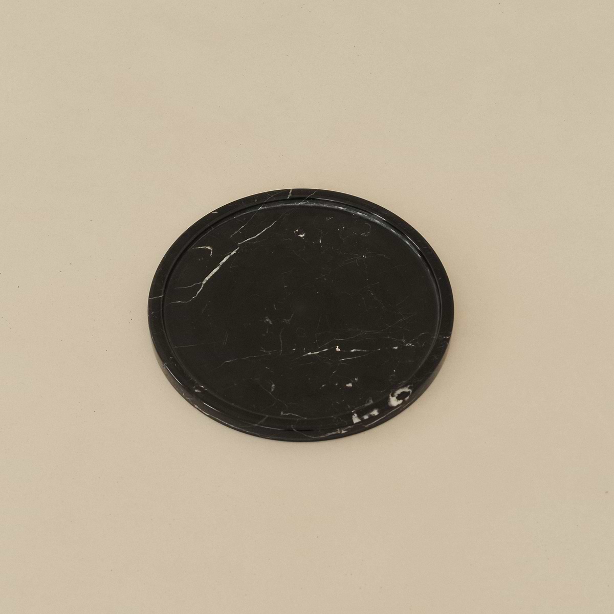 Travara - Black Marble Round Decorative Tray