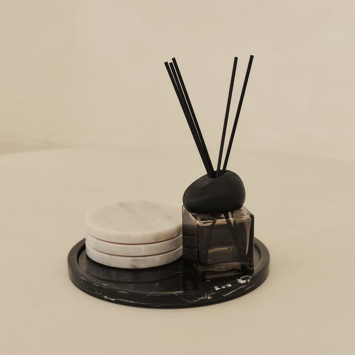 Travara - Black Marble Round Decorative Tray