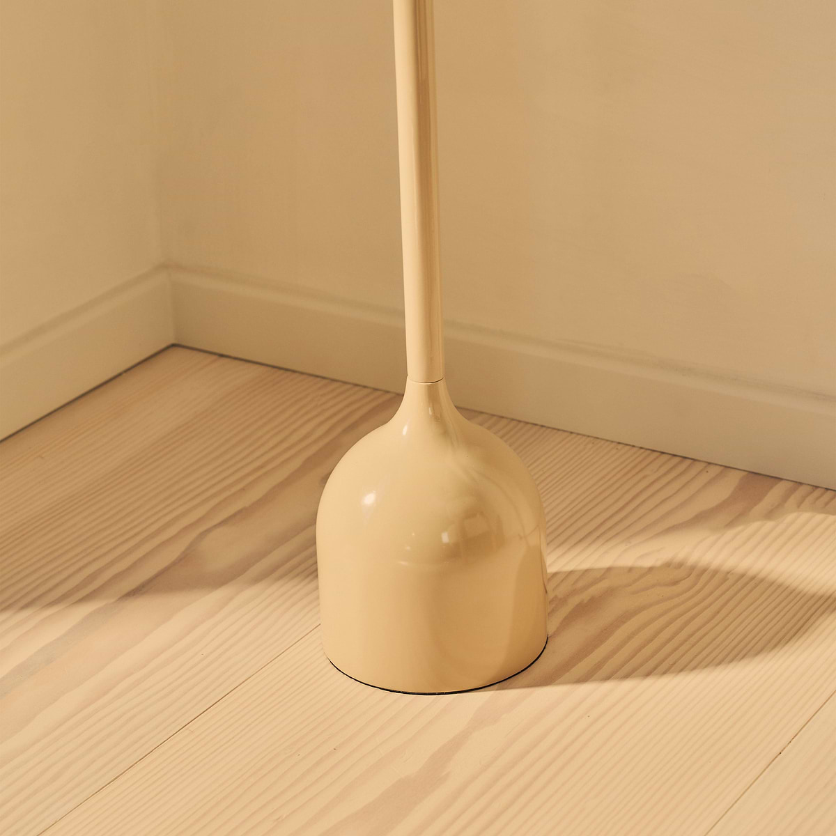 Esme - Beige Gloss Inverted Scallop Shade Floor Lamp