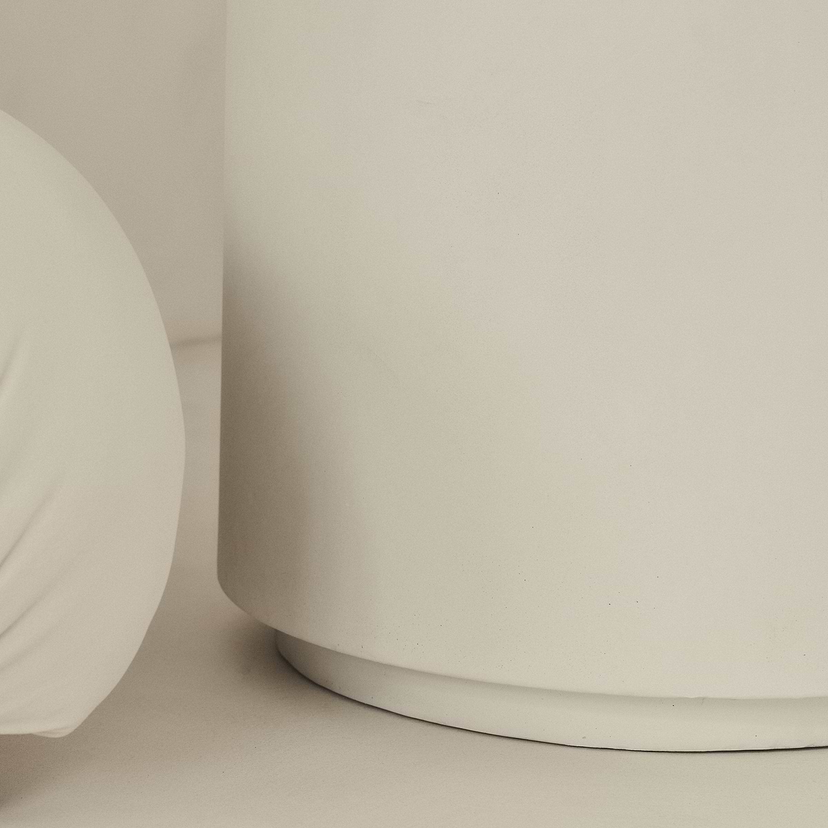 Angelo - Minimal Concrete Round Side Table