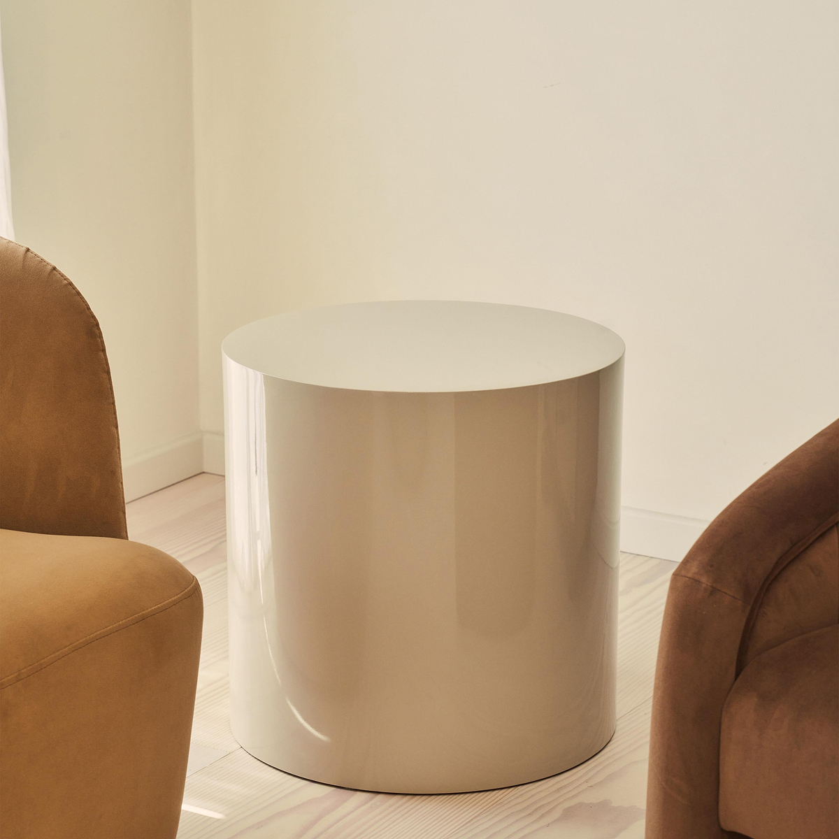 Rivington - High Gloss Ivory Round Side Table