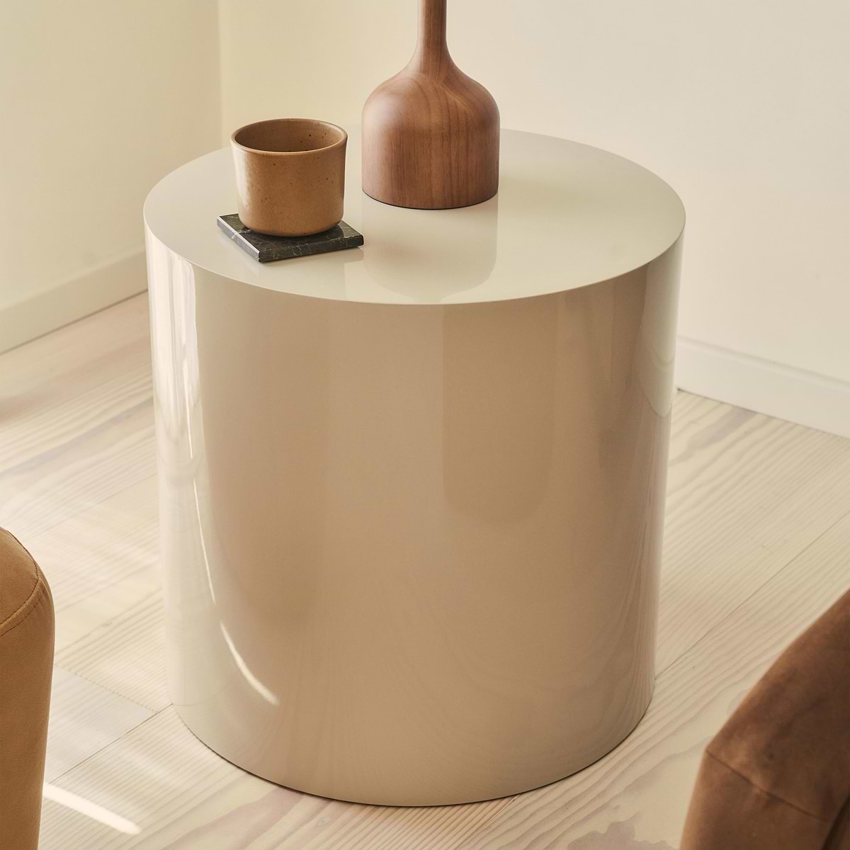 Rivington - High Gloss Ivory Round Side Table