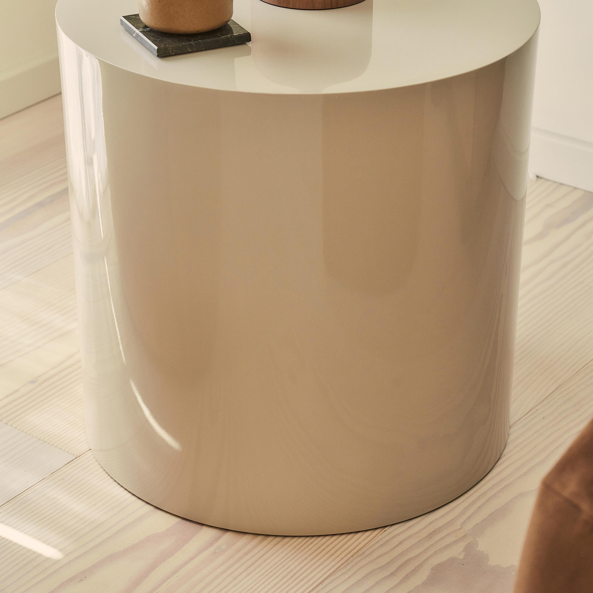Rivington - High Gloss Ivory Round Side Table