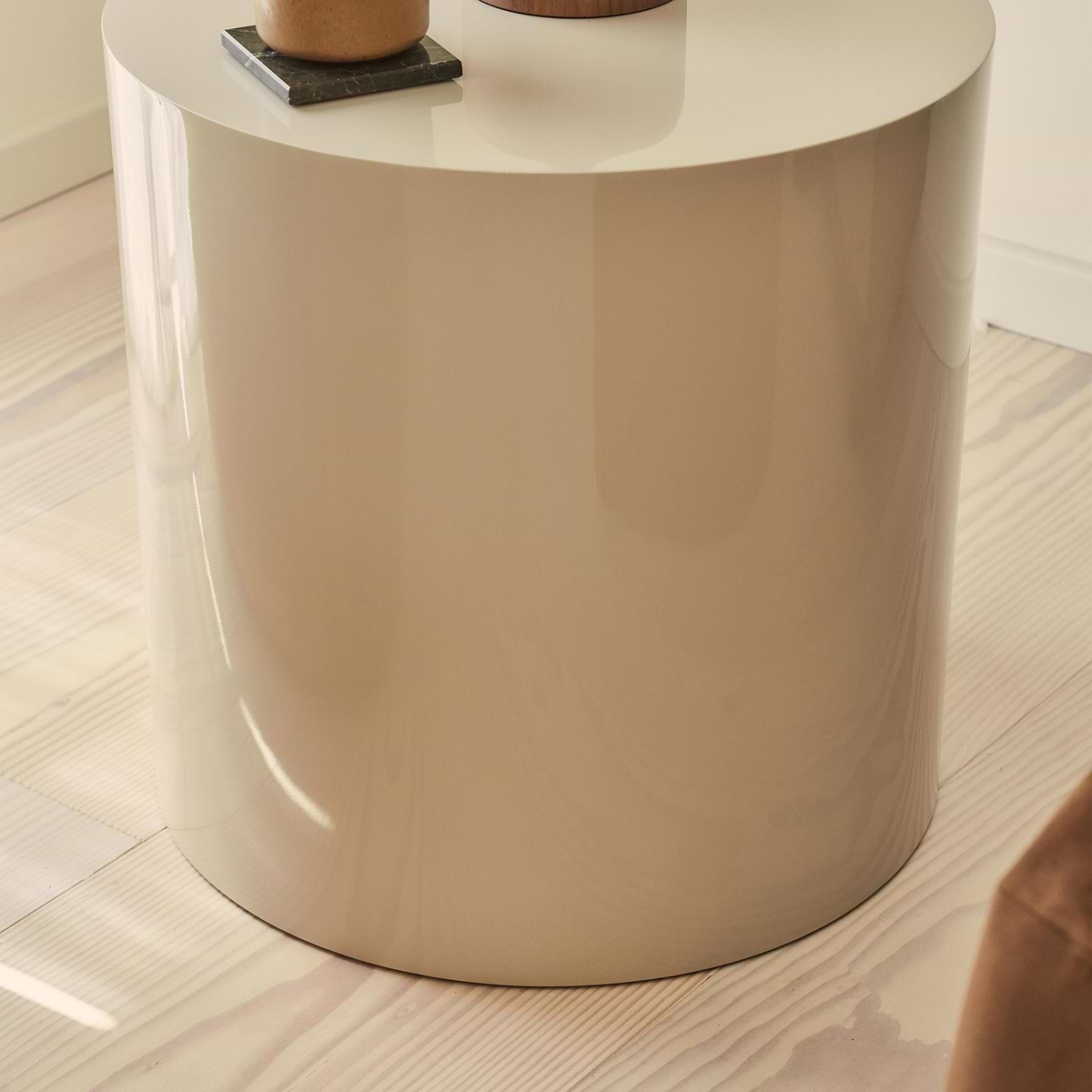 Rivington - High Gloss Ivory Round Side Table