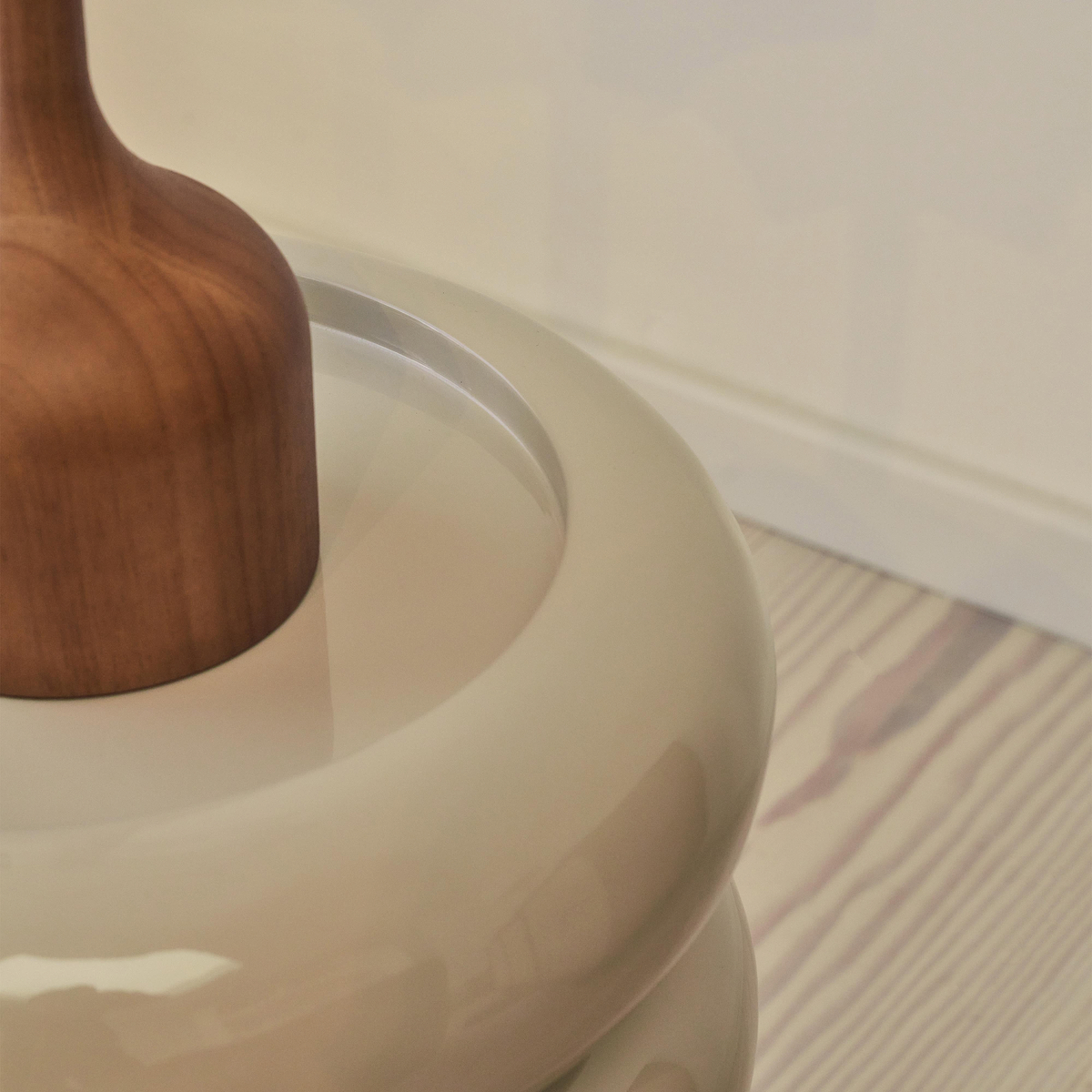 Compton - High Gloss Ivory Round Side Table