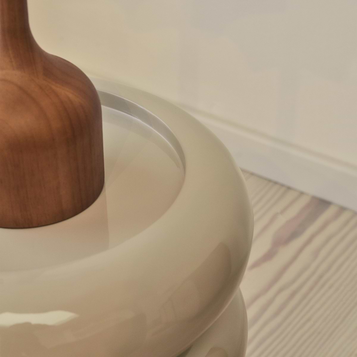 Compton - High Gloss Ivory Round Side Table