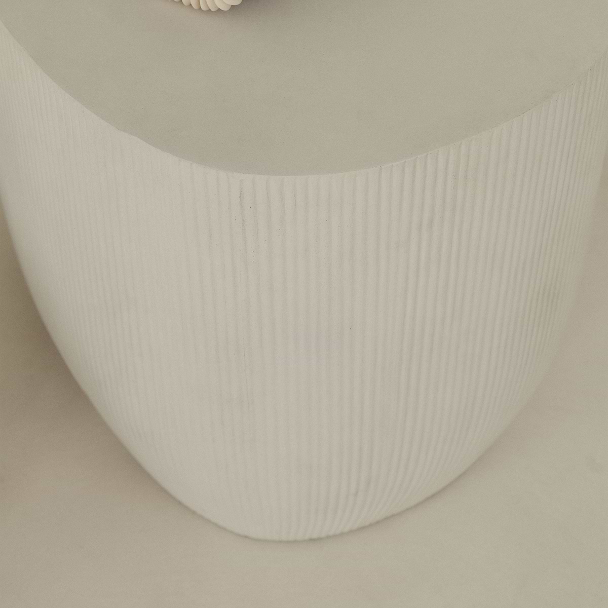 Leonardo - Minimal Concrete Irregular Shaped Side Table