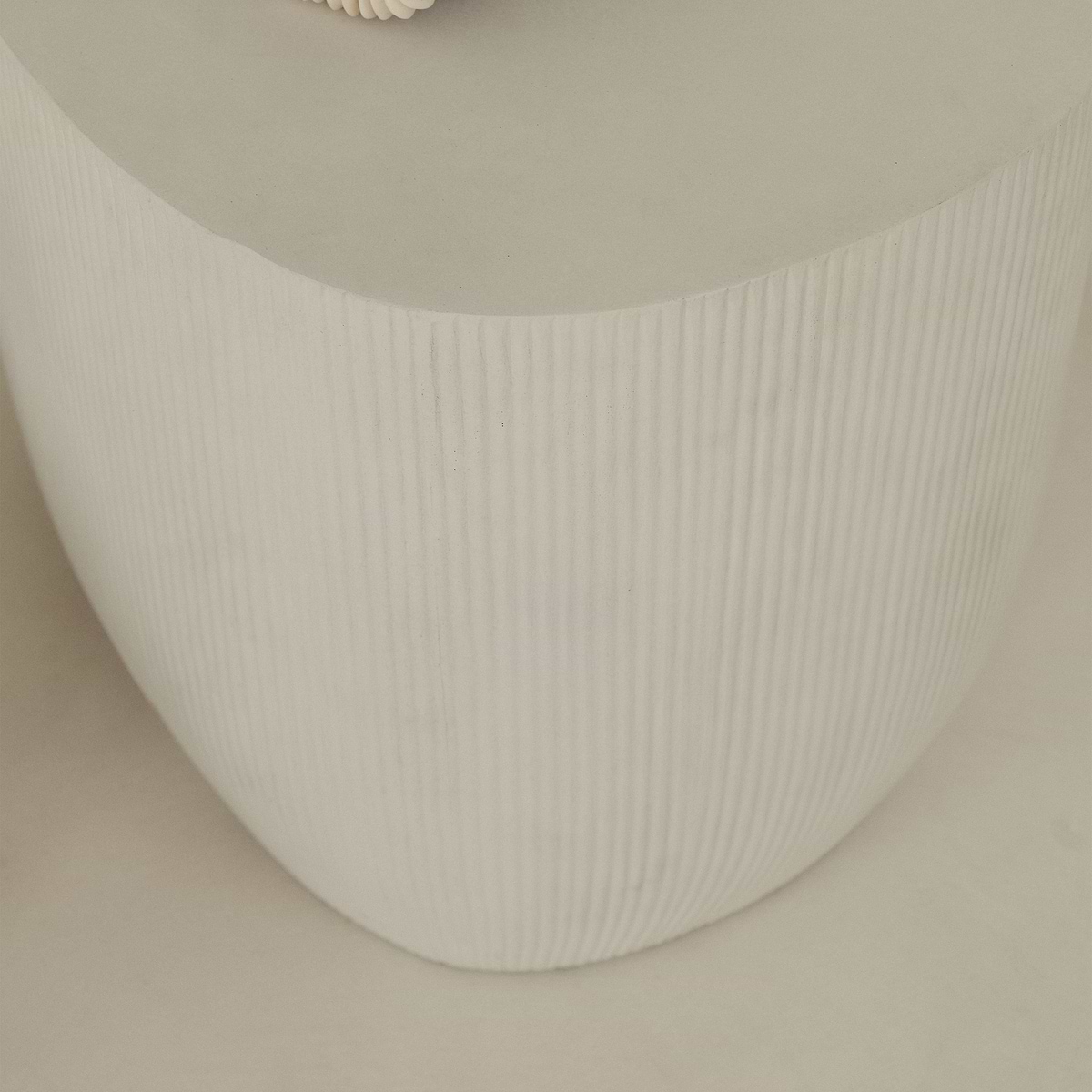 Leonardo - Minimal Concrete Irregular Shaped Side Table