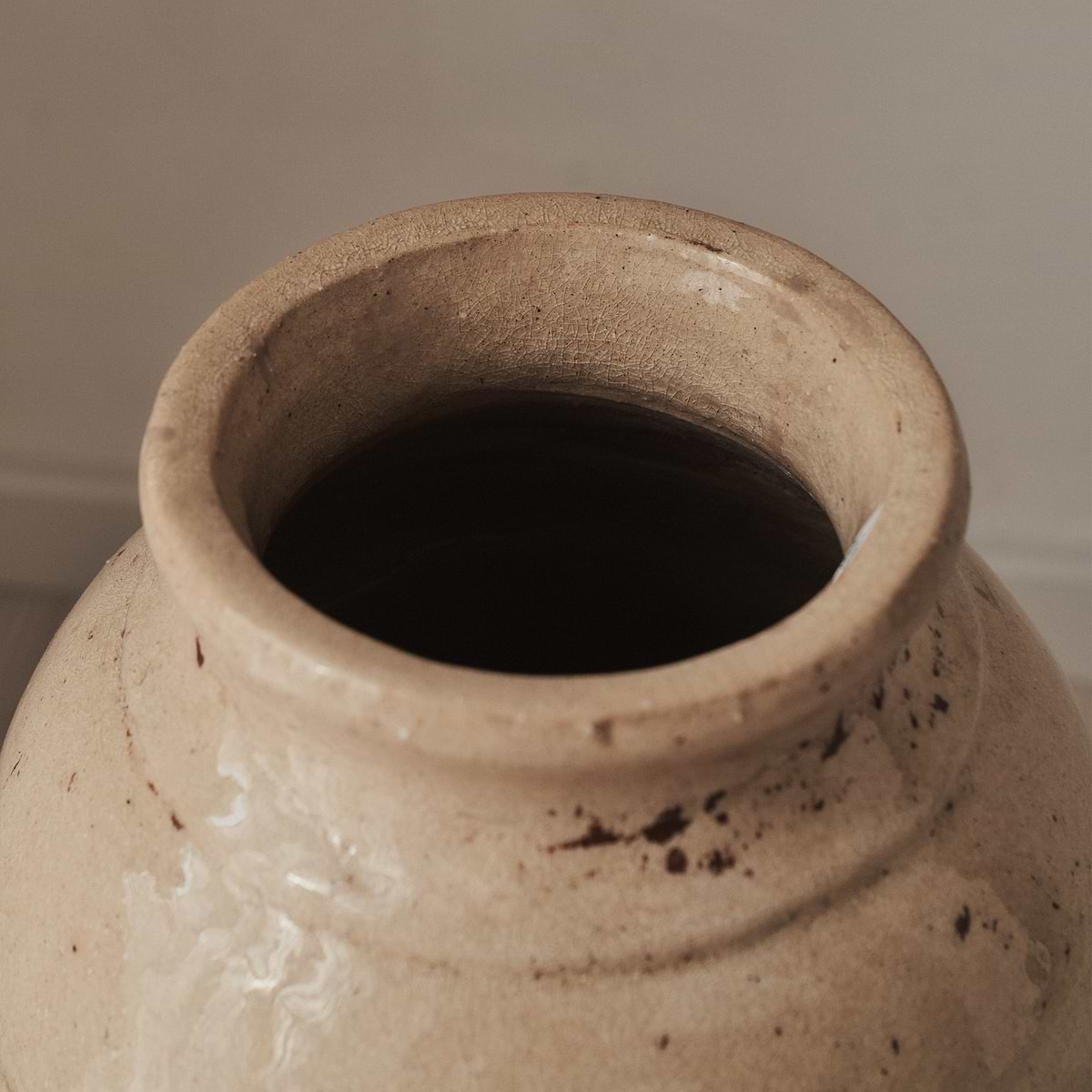 Cadira - Large Beige Gloss Ceramic Vase