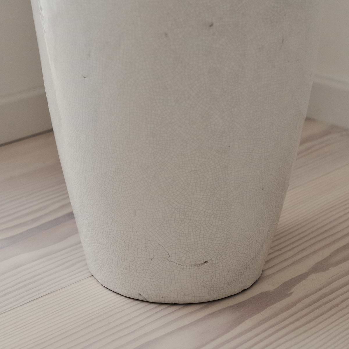 Cadira - Large Ivory Gloss Ceramic Vase