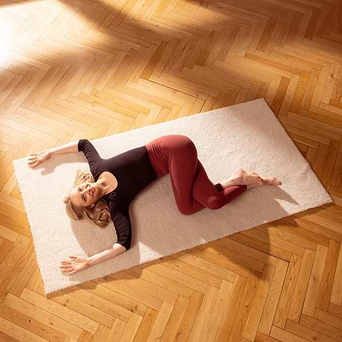 Position 2: Liegender Twist - Jathara Parivartanasana