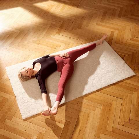 Position 1: Beinstreckung - Supta Padangusthasana 