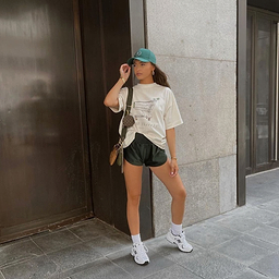 Retail Therapy Oversized Tee - Kiwi & Co