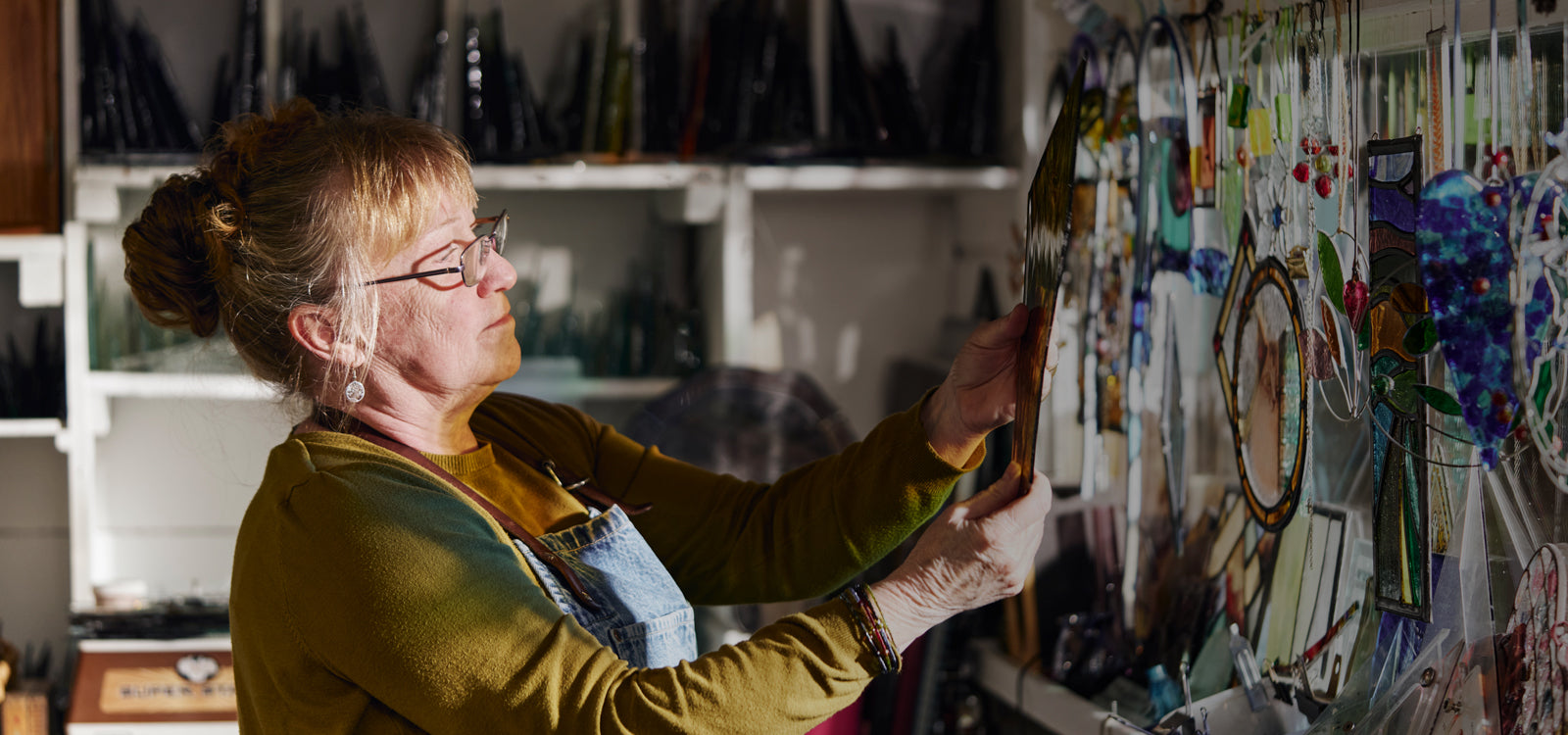 Volume un : Amanda Winfield, Abinger Stained Glass