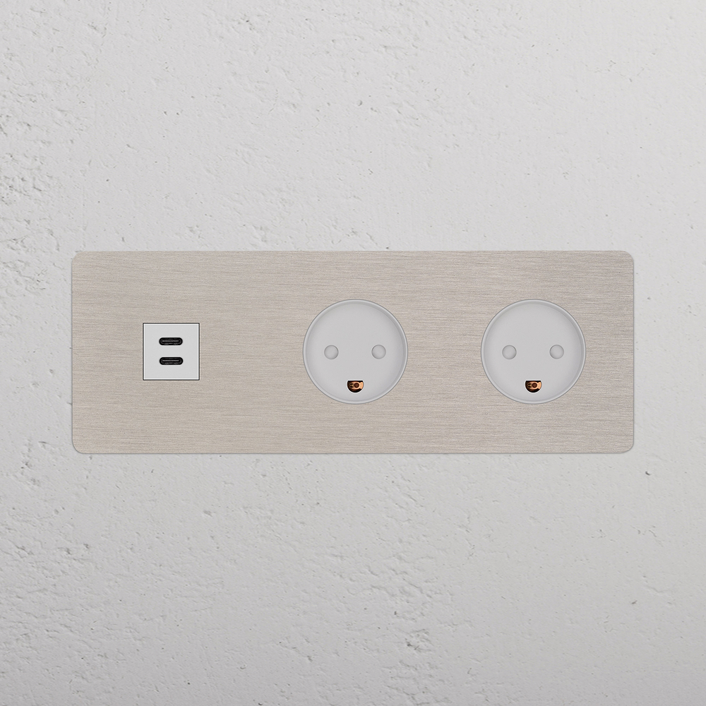 Kew Drievoudige USB-C 30 W voedingsmodule en 2x Deense type K stopcontact – Satijnnikkel | Wit