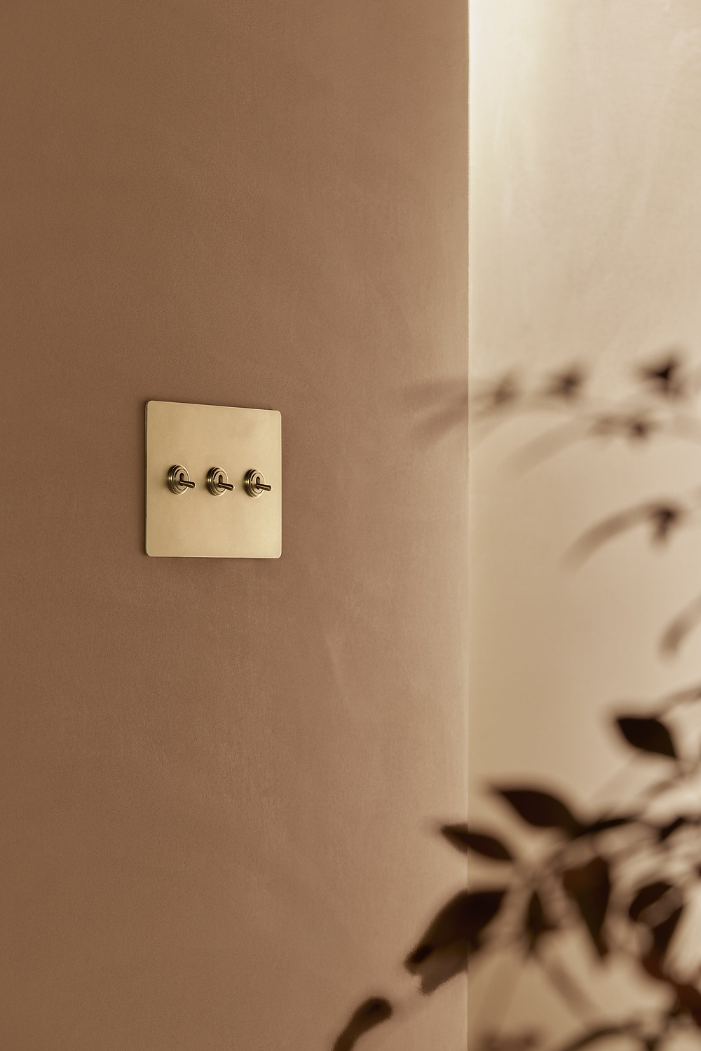 Kew 3G Toggle Switch - Antique Brass